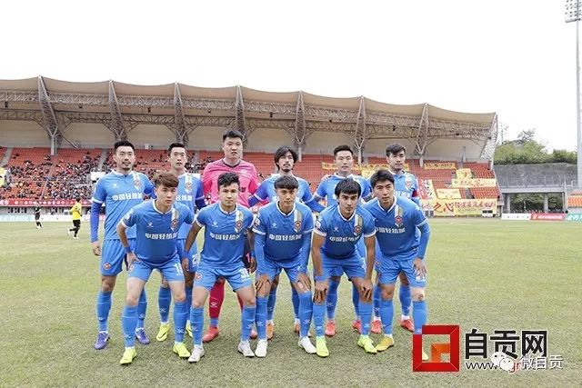 火箭险胜森林狼晋级淘汰赛 马刺力克爵士4连胜